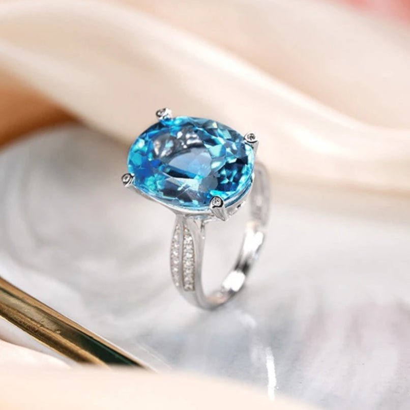 Glojewels Chic Accent Skyl Blue Natura Topaz Oval Cut Silver Ring