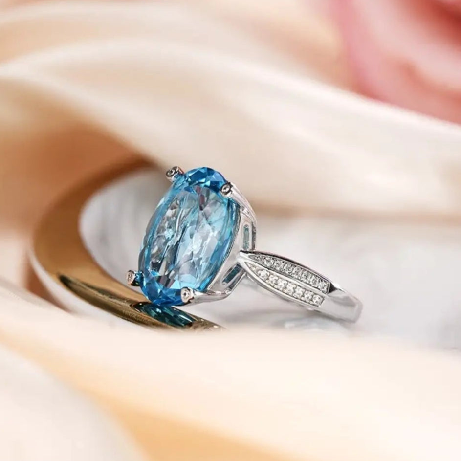 Glojewels Chic Accent Skyl Blue Natura Topaz Oval Cut Silver Ring