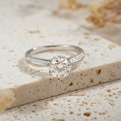 Glojewels Classic Dianty White Sapphire 1ct Moissanite Round Cut Silver Ring