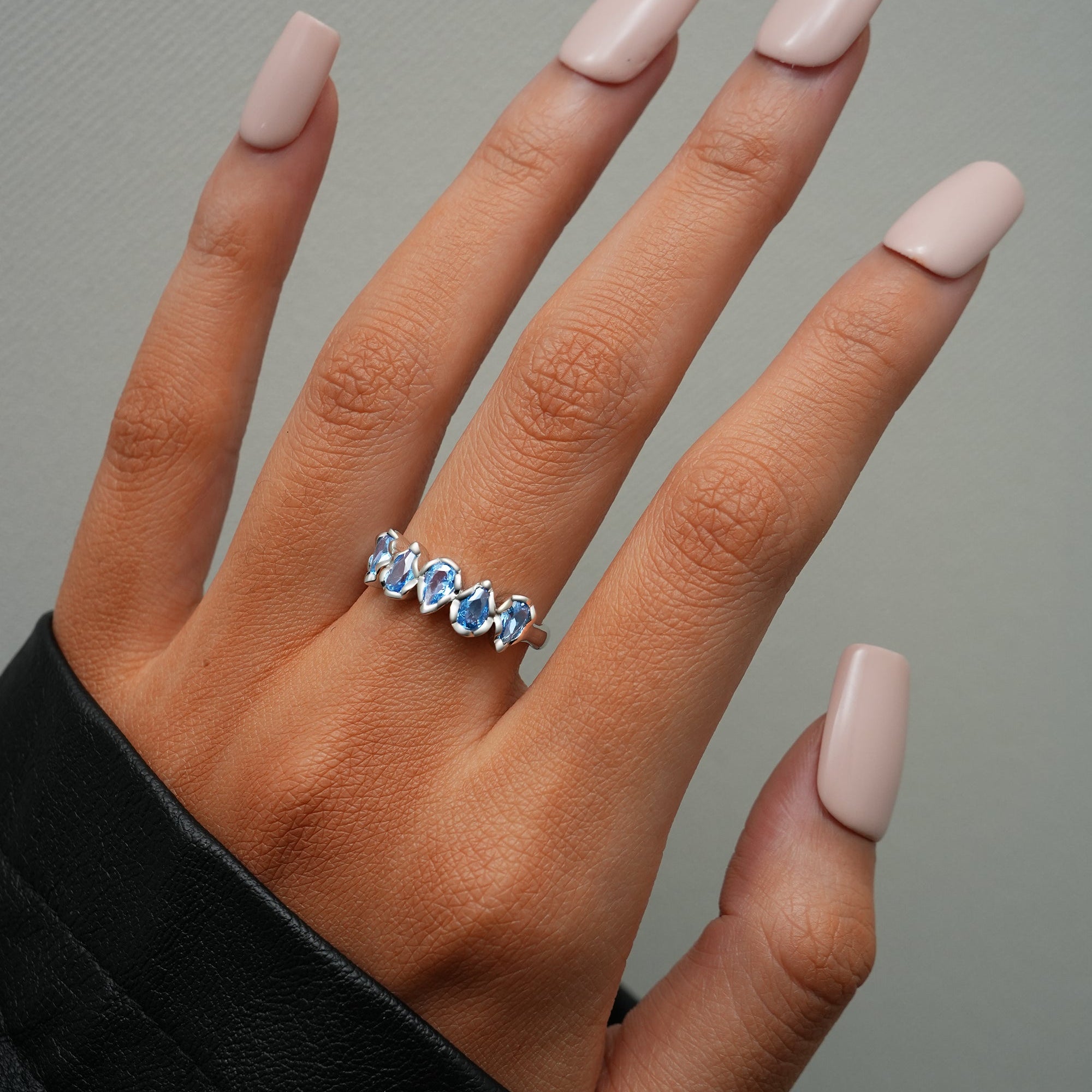 Glojewels Half Eternity Five-Stone Blue Natural Spinel Pear Cut Silver Band Ring