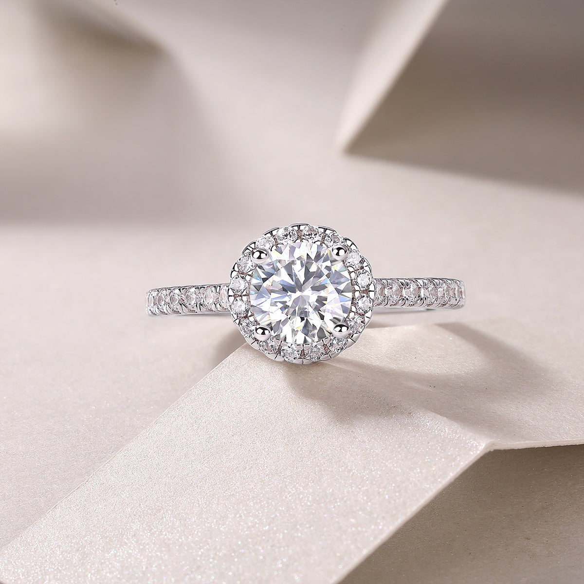 Glojewels Halo Unique White Sapphire 1ct Moissanite Round Cut Silver Ring