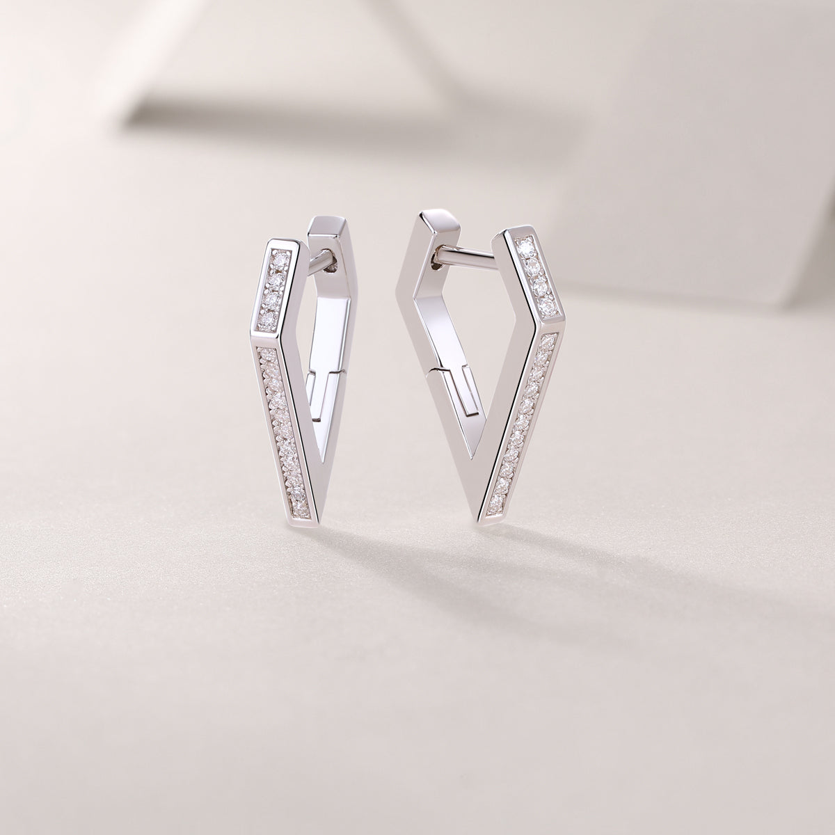 Glojewels Heart White Round Cut Moissanite Clip Earring