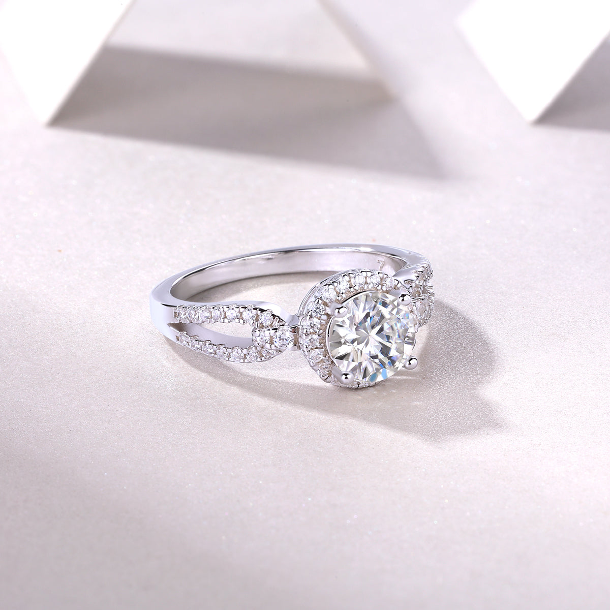 Glojewels Knot Design White Sapphire 1ct Moissanite Round Cut Silver Ring