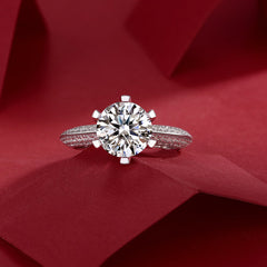 Glojewels 6-claw White Sapphire 1ct Moissanite Round Cut Silver Ring