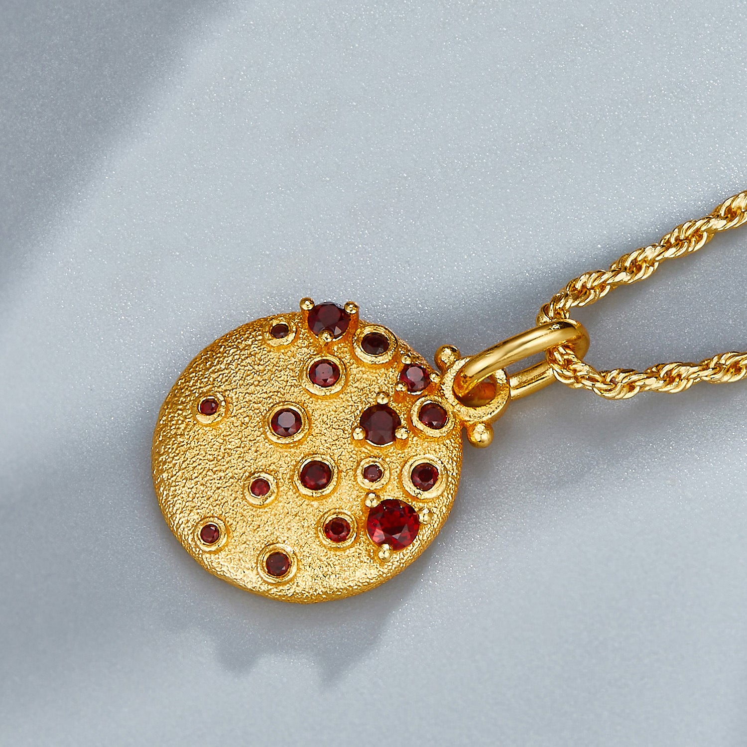 Glojewels Gold Texture Design Natural Garnet Round Cut Silver Twist Chain Pendant Necklace