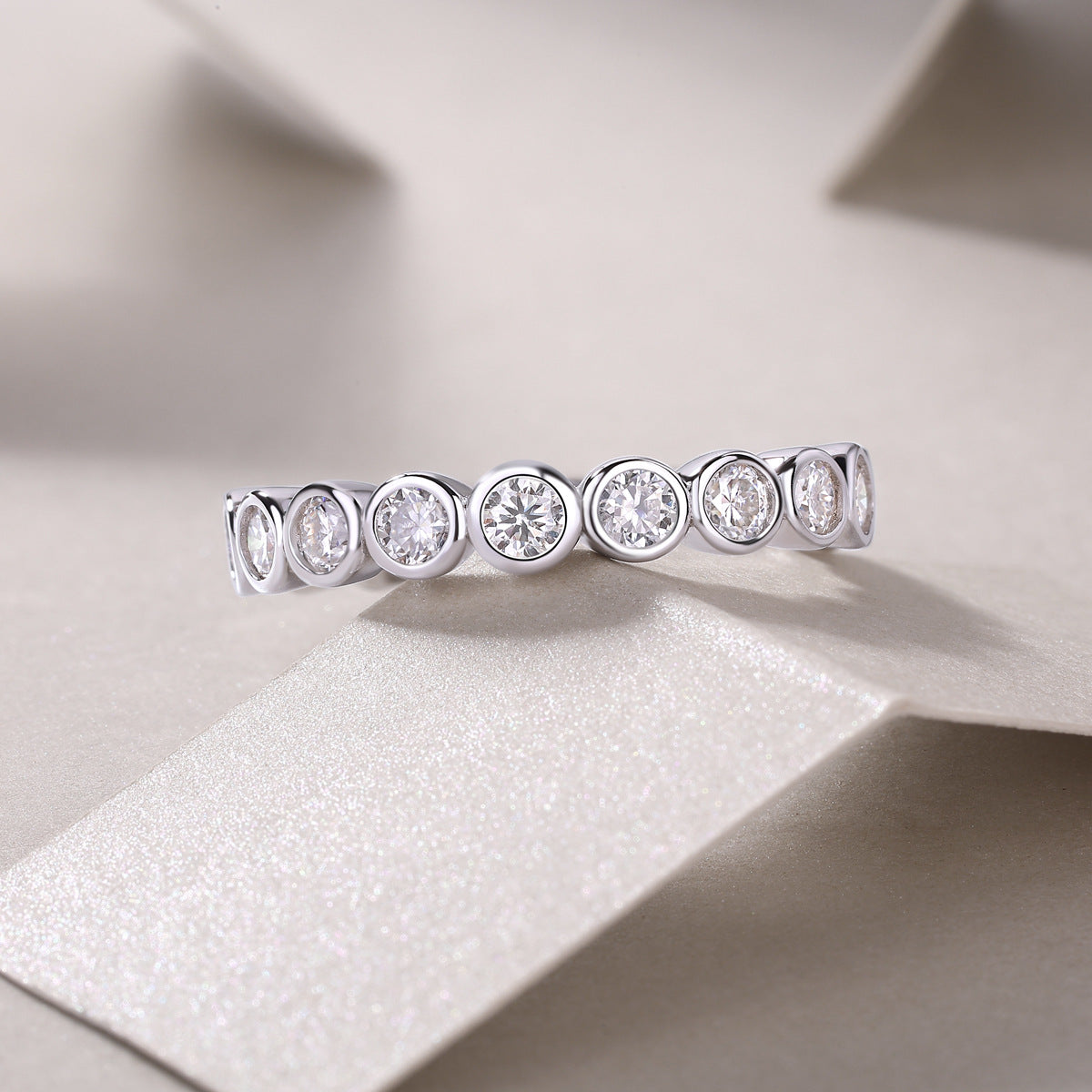 Glojewels Simple Eternity White Sapphire Moissanite Round Cut Silver Band Ring
