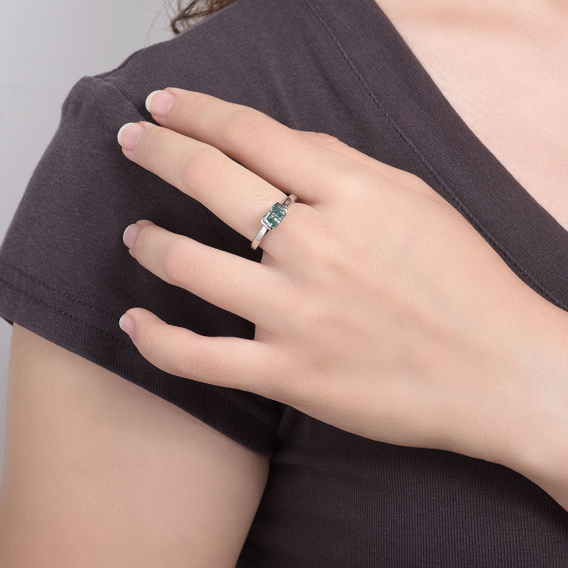 Glojewels Solitaire 1ct Green Moissanite Radiant Cut Silver Ring