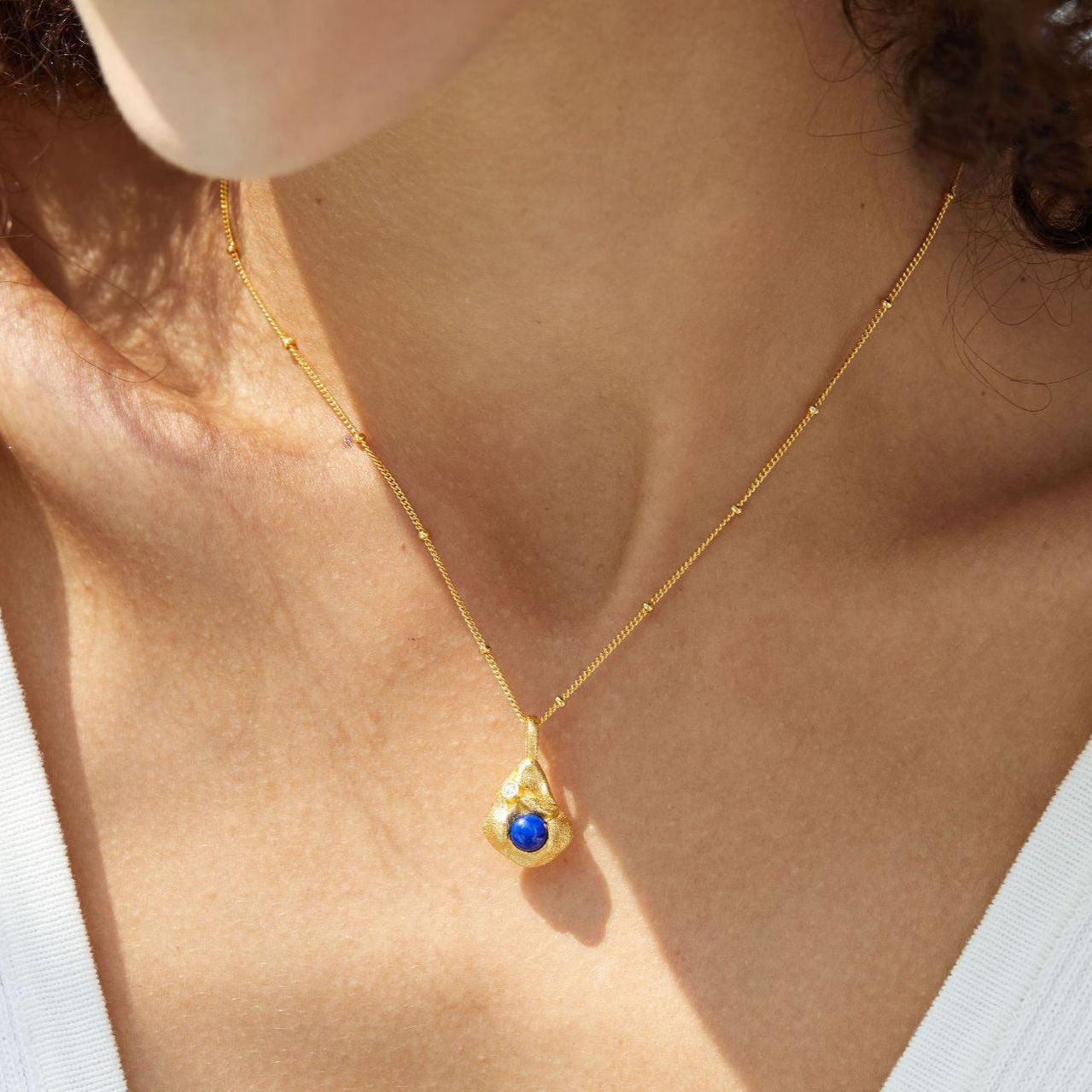 Glojewels Gold Art Deco Natural Lapis Lazuli Round Cut Silver Pendant Necklace