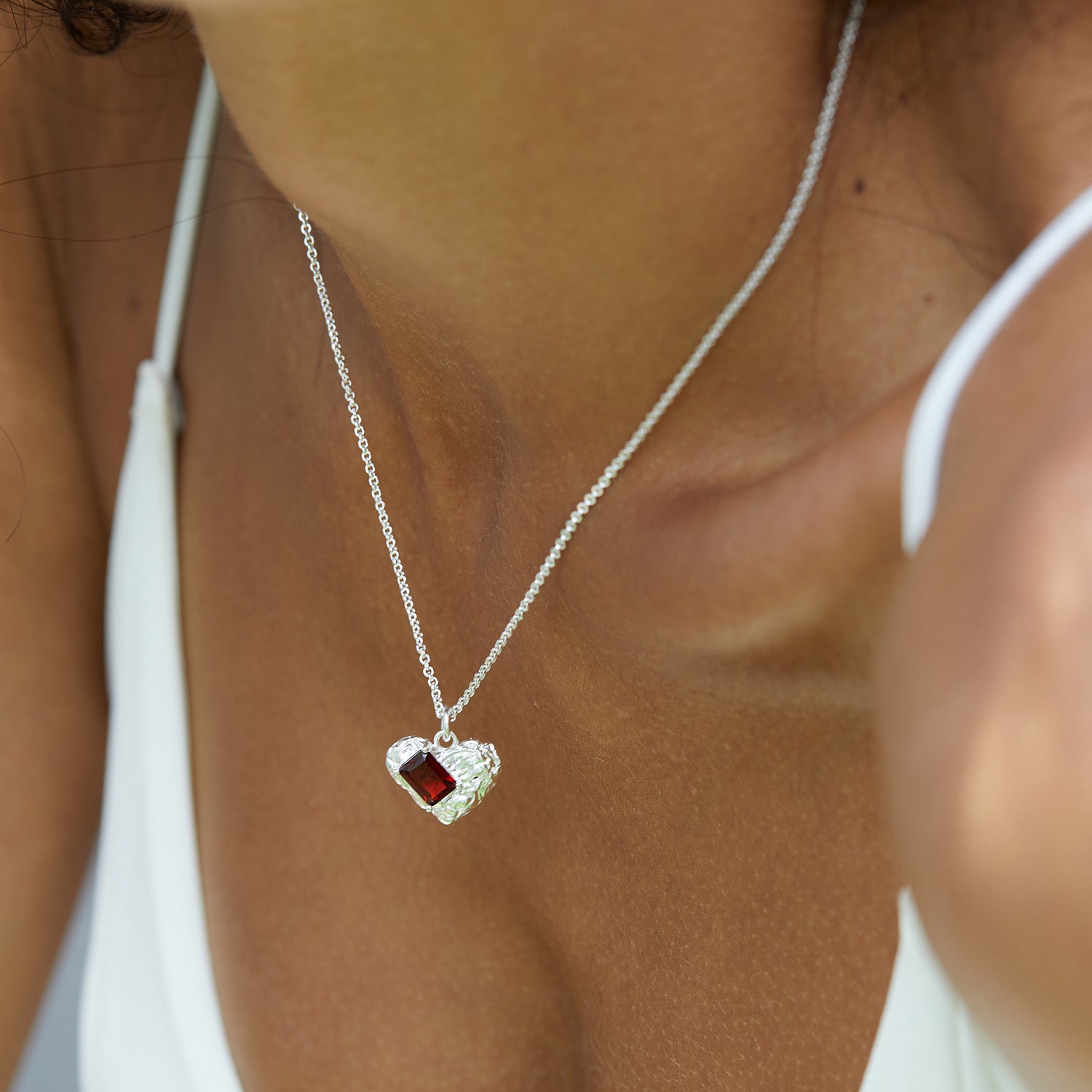 Glojewels Heart Tinfoil Texture Natural Garnet Emerald Cut Silver Pendant Necklace