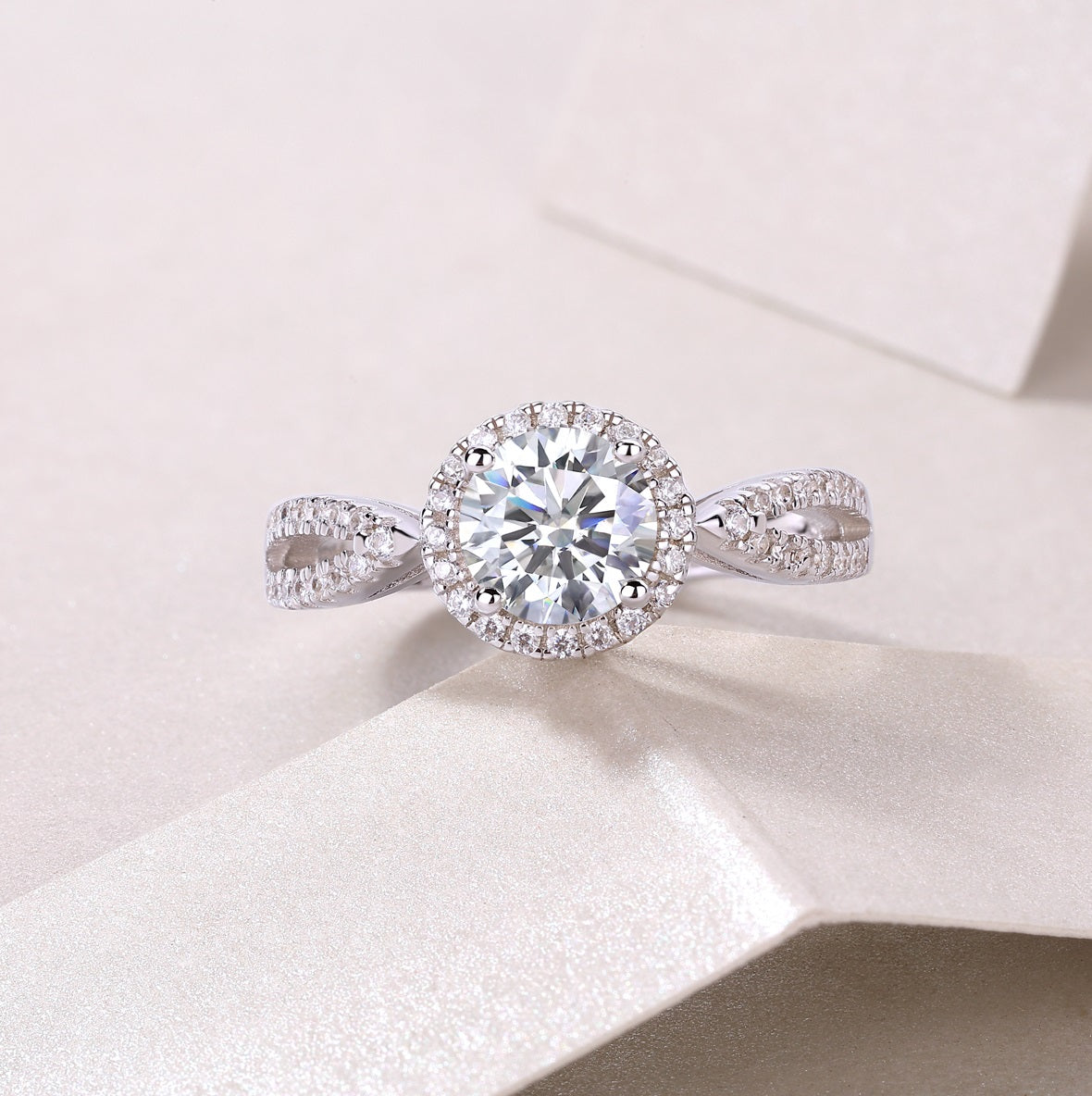Glojewels Intertwined Halo White Sapphire 1ct Moissanite Round Cut Silver Ring