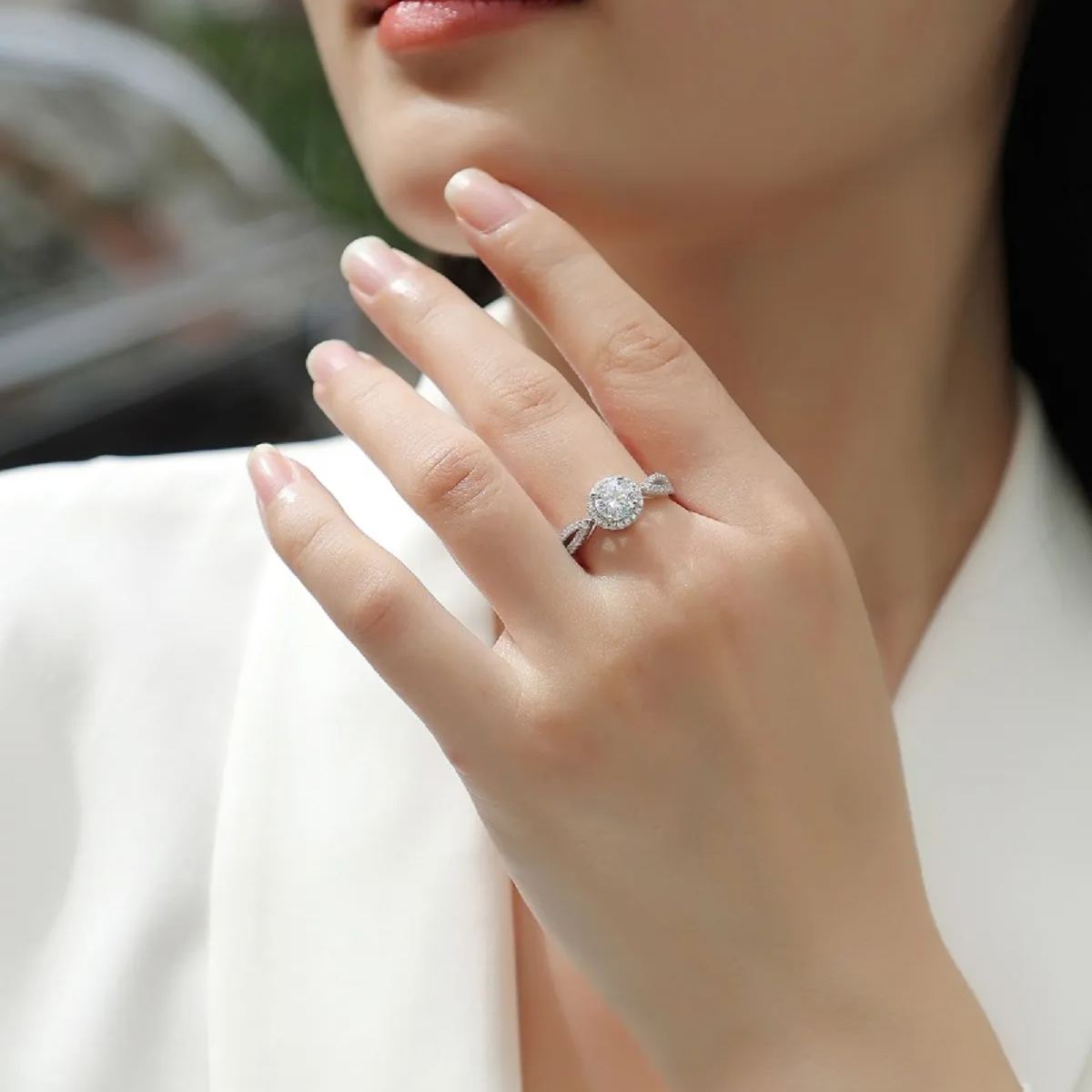 Glojewels Intertwined Halo White Sapphire 1ct Moissanite Round Cut Silver Ring