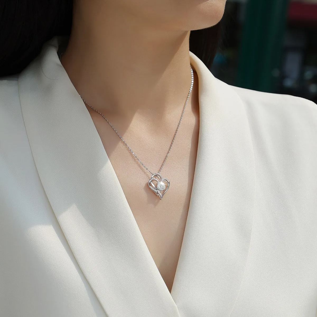 Glojewels Heart Shape White 1ct Round Cut Moissanite Pendant Necklace
